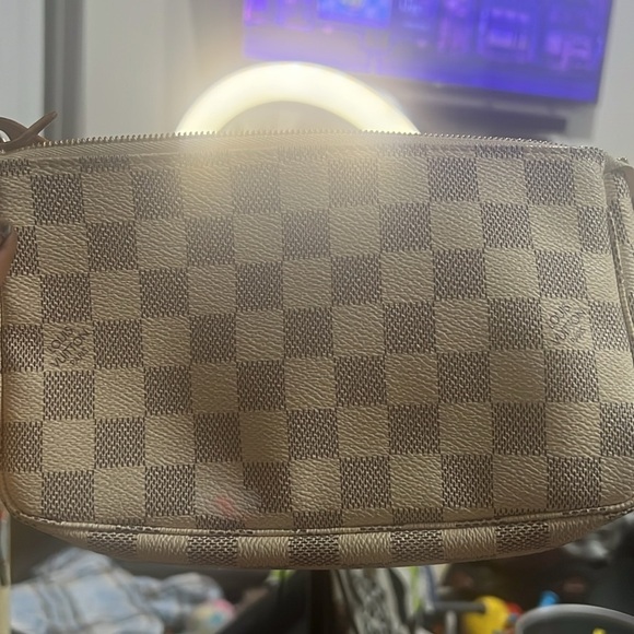 LOUIS‎ VUITTON WHITE DAMIER AZUR POCHETTE - Picture 11 of 14